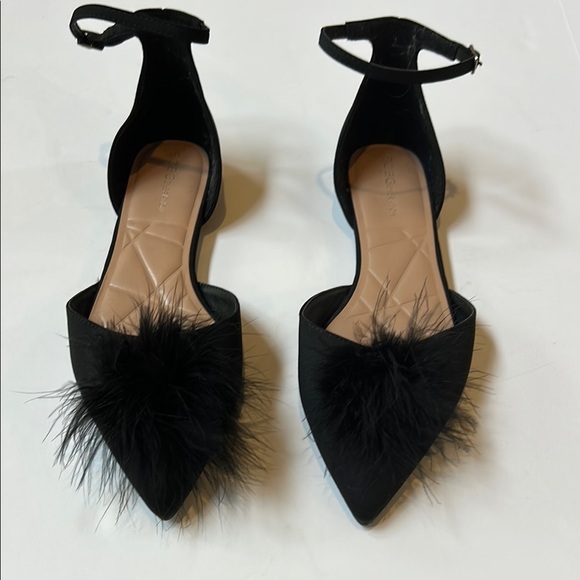 BCBGeneration Black Kassia Pom Pom Ballet Flats Size 9 1/2 - Picture 1 of 8